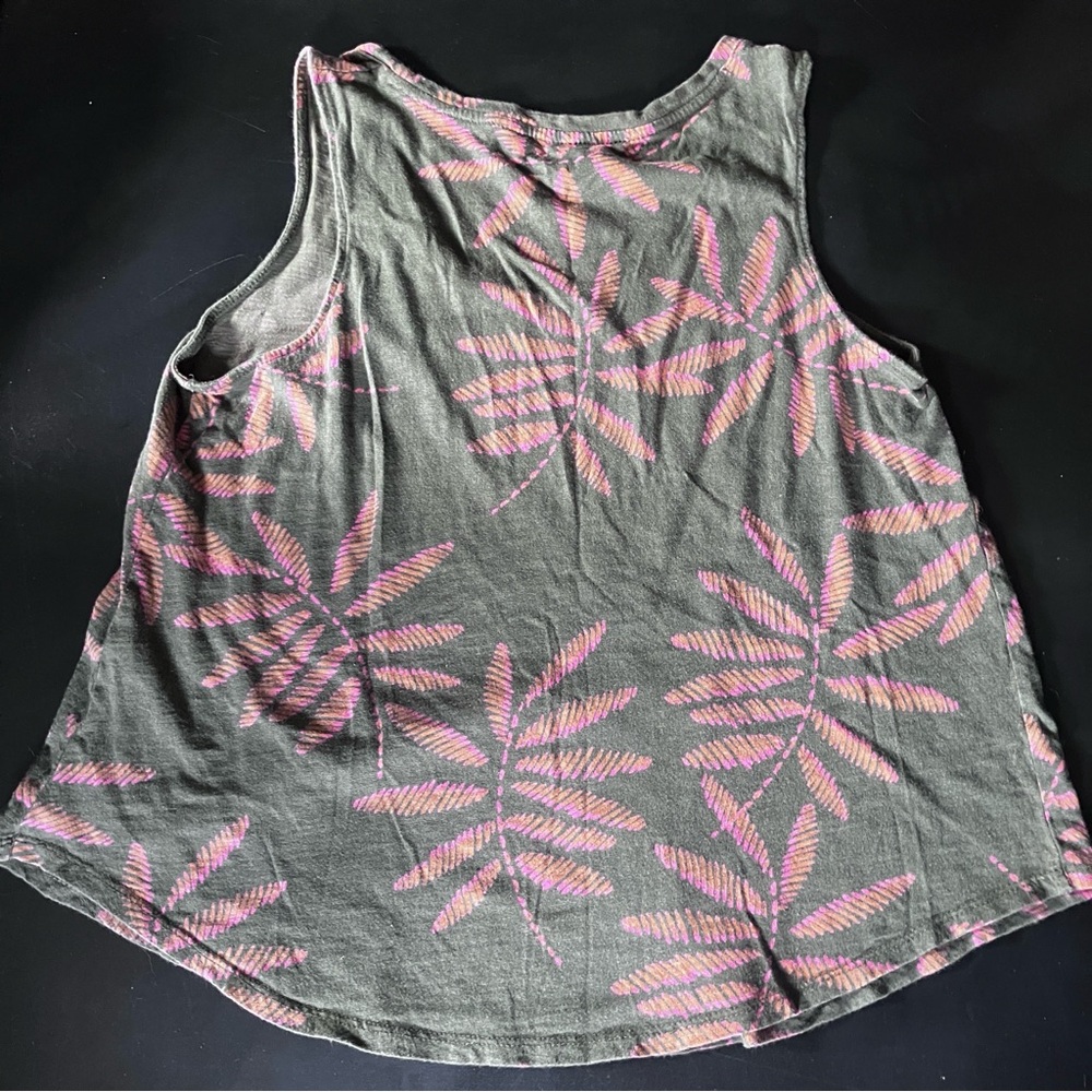 A New Day Medium Tank Top Sage Green With Pink Palm Leaf Pattern - Picture 2 of 3
